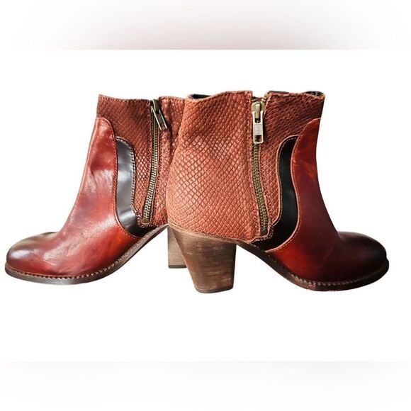 NWOT H By Hudson London Snake Leather
Ankle Boots Heeled Brown Sz 36 US Sz 5. - Picture 1 of 7